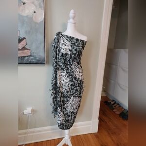 Versatile beach sarong from Bahamas